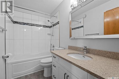 114 Braeburn Crescent, Saskatoon, SK - Indoor Photo Showing Bathroom