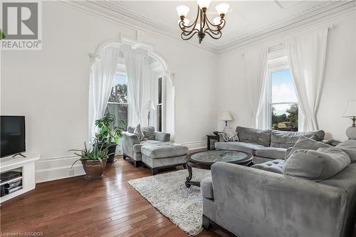 93 Brook Street W, Arran-Elderslie, ON - Indoor Photo Showing Living Room