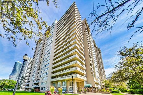 706 - 3590 Kaneff Crescent, Mississauga (Mississauga Valleys), ON - Outdoor With Balcony With Facade