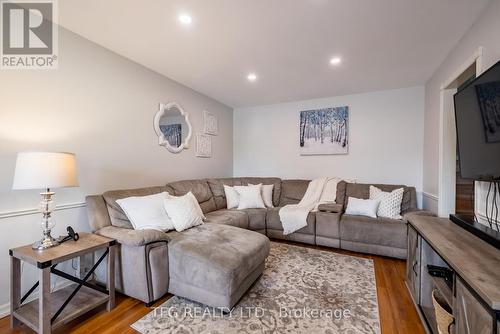 66 Doreen Crescent, Clarington (Bowmanville), ON - Indoor Photo Showing Living Room