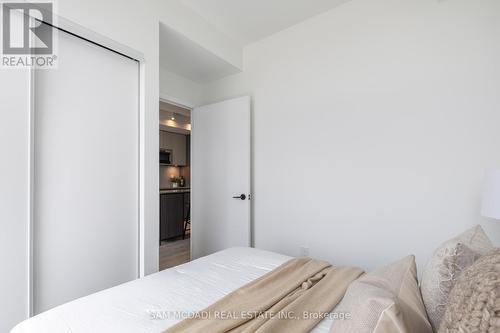 609 - 220 Missinnihe Way, Mississauga (Port Credit), ON - Indoor Photo Showing Bedroom