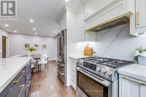 1152 Montrose Abbey Drive, Oakville, ON - Indoor Photo Showing Kitchen With Upgraded Kitchen