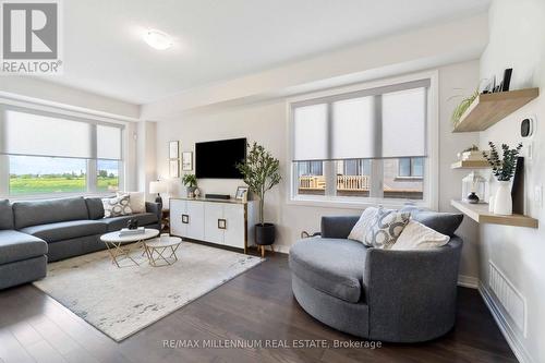 28 Freedom Crescent, Hamilton (Mount Hope), ON - Indoor Photo Showing Living Room