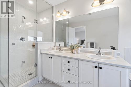 28 Freedom Crescent, Hamilton (Mount Hope), ON - Indoor Photo Showing Bathroom