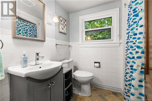 2 Massey Avenue, Moncton, NB - Indoor Photo Showing Bathroom