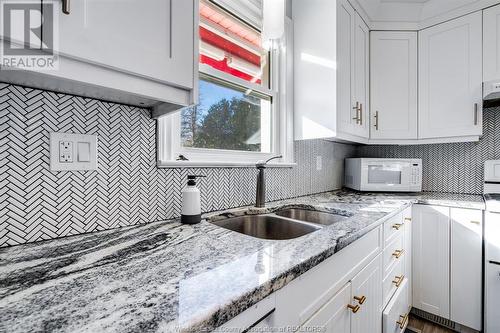 4550 Talbot Trail, Chatham-Kent, ON - Indoor Photo Showing Kitchen With Double Sink