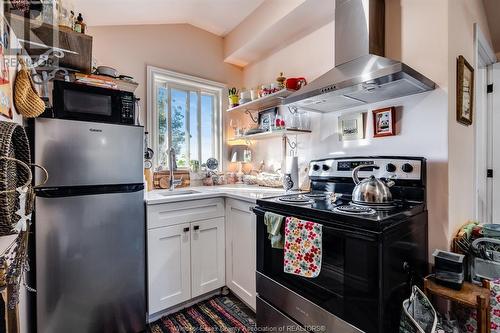 4550 Talbot Trail, Chatham-Kent, ON - Indoor Photo Showing Kitchen