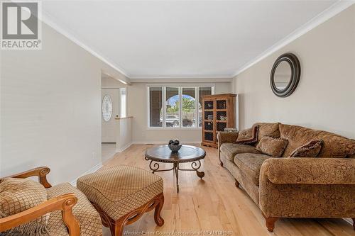 3020 Princess Avenue, Windsor, ON - Indoor Photo Showing Living Room