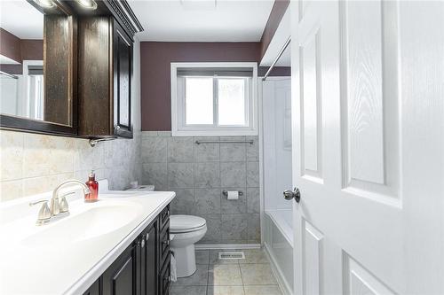 248 Guildwood Drive, Hamilton, ON - Indoor Photo Showing Bathroom