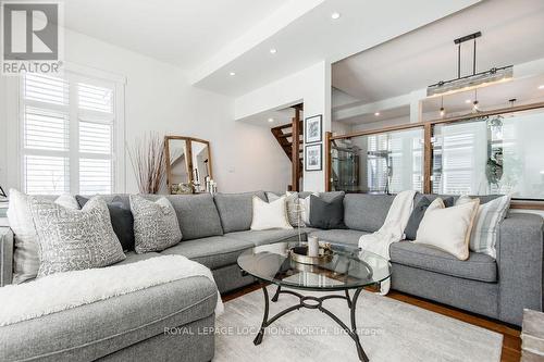 38 Lighthouse Lane E, Collingwood, ON - Indoor Photo Showing Living Room