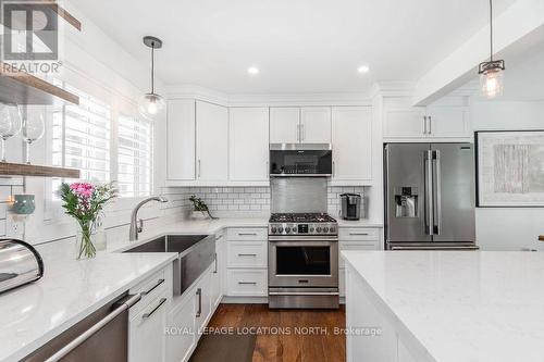 38 Lighthouse Lane E, Collingwood, ON - Indoor Photo Showing Kitchen With Upgraded Kitchen