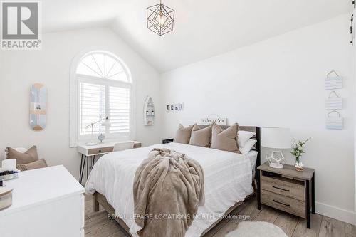 38 Lighthouse Lane E, Collingwood, ON - Indoor Photo Showing Bedroom