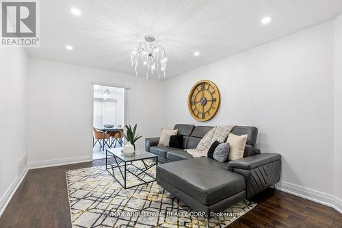 1204 Potters Wheel Crescent, Oakville (Glen Abbey), ON - Indoor Photo Showing Living Room