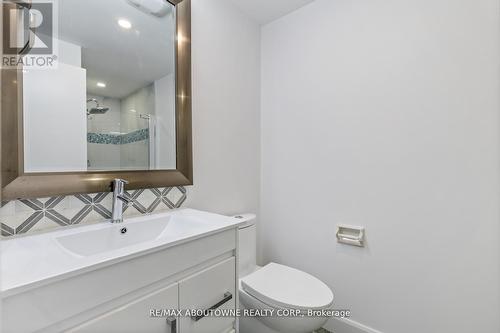 1204 Potters Wheel Crescent, Oakville, ON - Indoor Photo Showing Bathroom