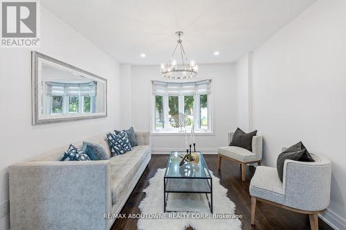 1204 Potters Wheel Crescent, Oakville (Glen Abbey), ON - Indoor Photo Showing Living Room