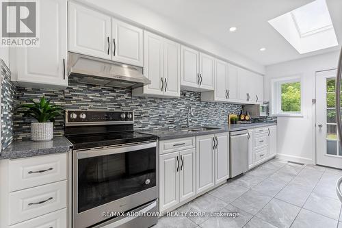 1204 Potters Wheel Crescent, Oakville (Glen Abbey), ON - Indoor Photo Showing Kitchen With Upgraded Kitchen