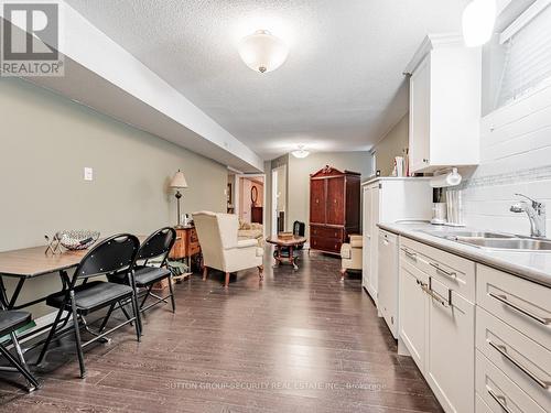 51 Kingsview Boulevard, Toronto, ON - Indoor Photo Showing Other Room