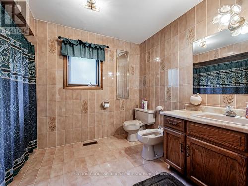 51 Kingsview Boulevard, Toronto, ON - Indoor Photo Showing Bathroom