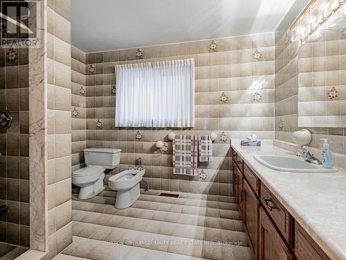 51 Kingsview Boulevard, Toronto, ON - Indoor Photo Showing Bathroom