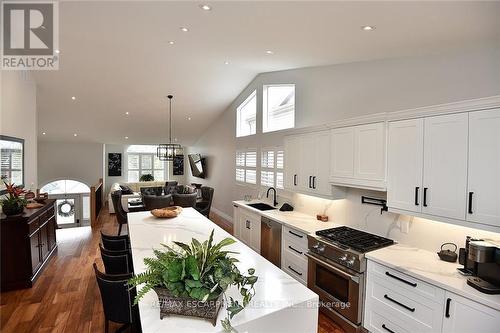 4491 Connell Avenue, Niagara Falls, ON - Indoor Photo Showing Kitchen With Upgraded Kitchen