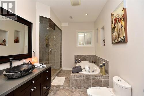 4491 Connell Avenue, Niagara Falls, ON - Indoor Photo Showing Bathroom