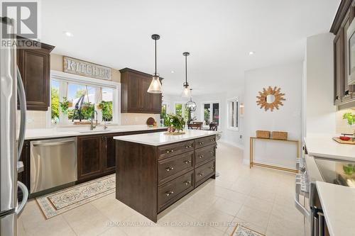 10 Meadow Drive, Kawartha Lakes, ON - Indoor Photo Showing Kitchen With Upgraded Kitchen