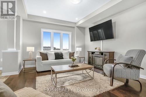 152 Cittadella Boulevard, Hamilton (Hannon), ON - Indoor Photo Showing Living Room