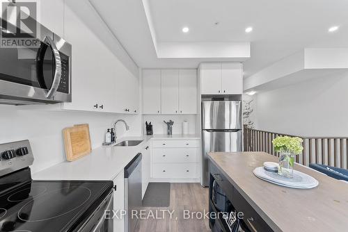 1207 - 2635 William Jackson Drive, Pickering, ON - Indoor Photo Showing Kitchen