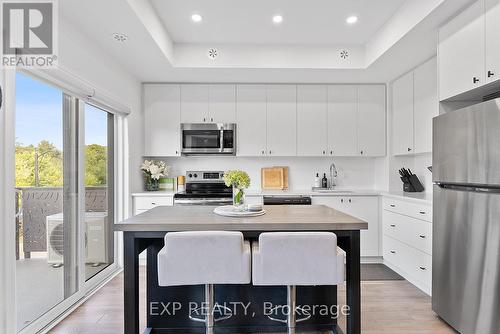 1207 - 2635 William Jackson Drive, Pickering, ON - Indoor Photo Showing Kitchen