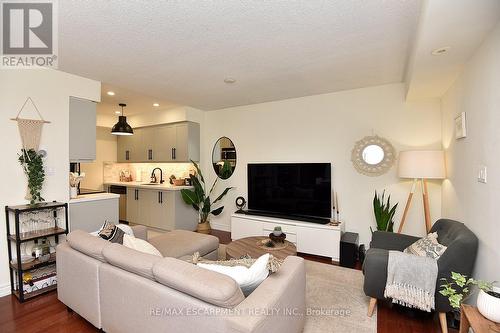 341 - 30 Western Battery Road, Toronto (Niagara), ON - Indoor Photo Showing Living Room