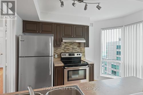 Ph208 - 11 Lee Centre Drive, Toronto (Woburn), ON - Indoor Photo Showing Kitchen With Double Sink With Upgraded Kitchen