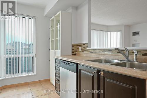 Ph208 - 11 Lee Centre Drive, Toronto (Woburn), ON - Indoor Photo Showing Kitchen With Double Sink