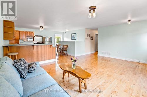 39 O'Brien Street, Marmora And Lake, ON - Indoor Photo Showing Living Room