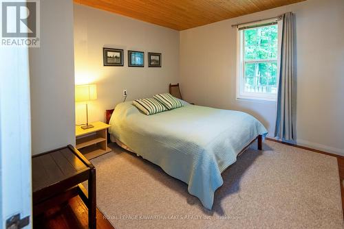 130 Driftwood Village Drive, Kawartha Lakes, ON - Indoor Photo Showing Bedroom