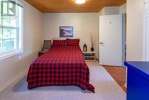 130 Driftwood Village Drive, Kawartha Lakes, ON - Indoor Photo Showing Bedroom