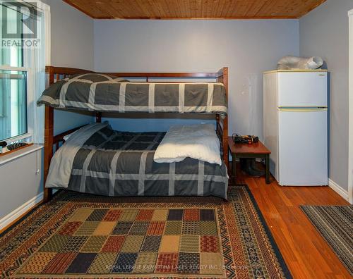 130 Driftwood Village Drive, Kawartha Lakes, ON - Indoor Photo Showing Bedroom