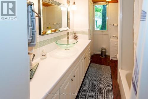 130 Driftwood Village Drive, Kawartha Lakes, ON - Indoor Photo Showing Bathroom