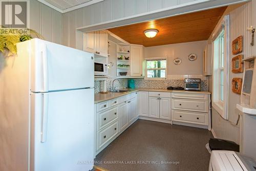 130 Driftwood Village Drive, Kawartha Lakes, ON - Indoor Photo Showing Kitchen