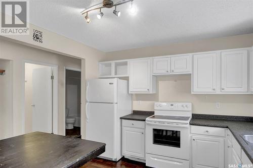 98 Froom Crescent, Regina, SK - Indoor Photo Showing Kitchen