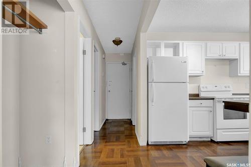 98 Froom Crescent, Regina, SK - Indoor Photo Showing Kitchen