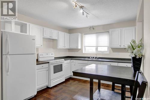 98 Froom Crescent, Regina, SK - Indoor Photo Showing Kitchen With Double Sink