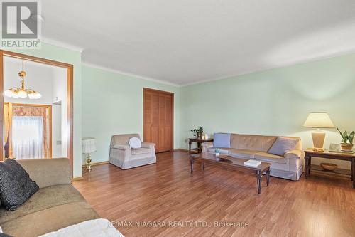 1 Nello Street, St. Catharines, ON - Indoor Photo Showing Living Room