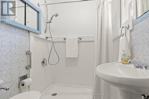 1 Nello Street, St. Catharines, ON - Indoor Photo Showing Bathroom