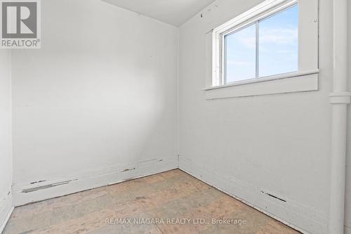 1 Nello Street, St. Catharines, ON - Indoor Photo Showing Other Room