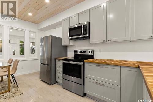 2311 Quebec Street, Regina, SK - Indoor Photo Showing Kitchen With Stainless Steel Kitchen