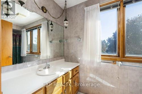 617 Rivermeade Avenue, Kingston, ON - Indoor Photo Showing Bathroom