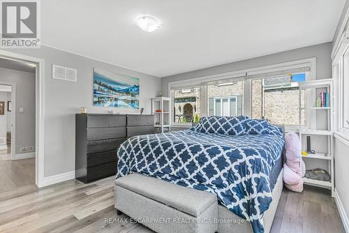 34 Murray Street, Grimsby (Grimsby West), ON - Indoor Photo Showing Bedroom