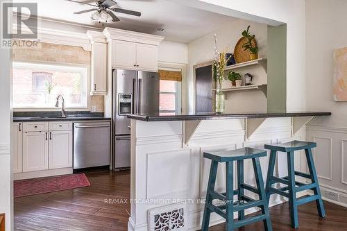 385 Herkimer Street, Hamilton (Kirkendall), ON - Indoor Photo Showing Kitchen