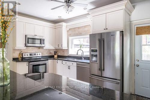 385 Herkimer Street, Hamilton (Kirkendall), ON - Indoor Photo Showing Kitchen With Upgraded Kitchen