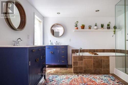 385 Herkimer Street, Hamilton (Kirkendall), ON - Indoor Photo Showing Bathroom